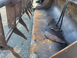 Godet multi-services JCB 210 - 2