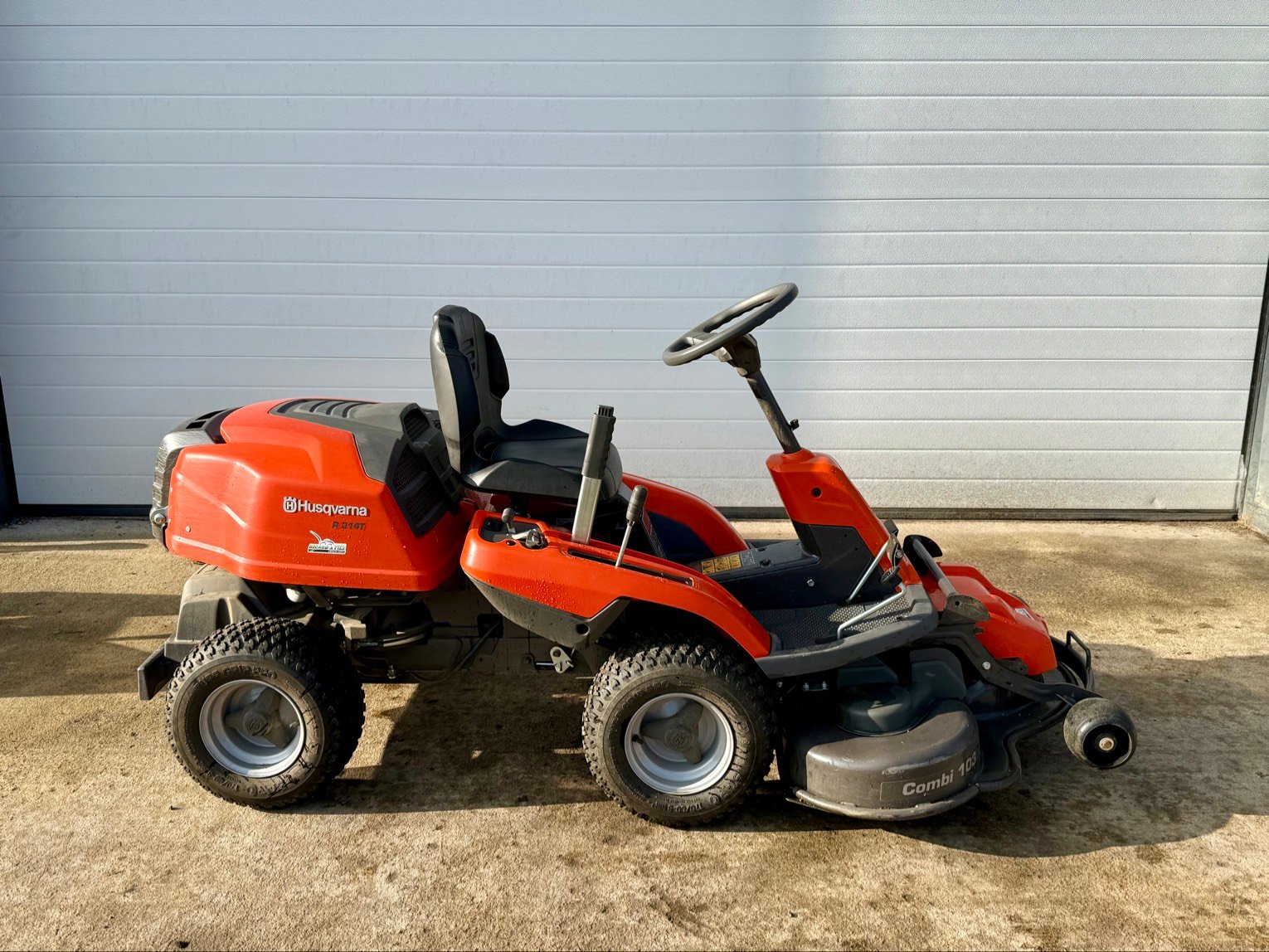 Tondeuse autoportée Husqvarna R214T