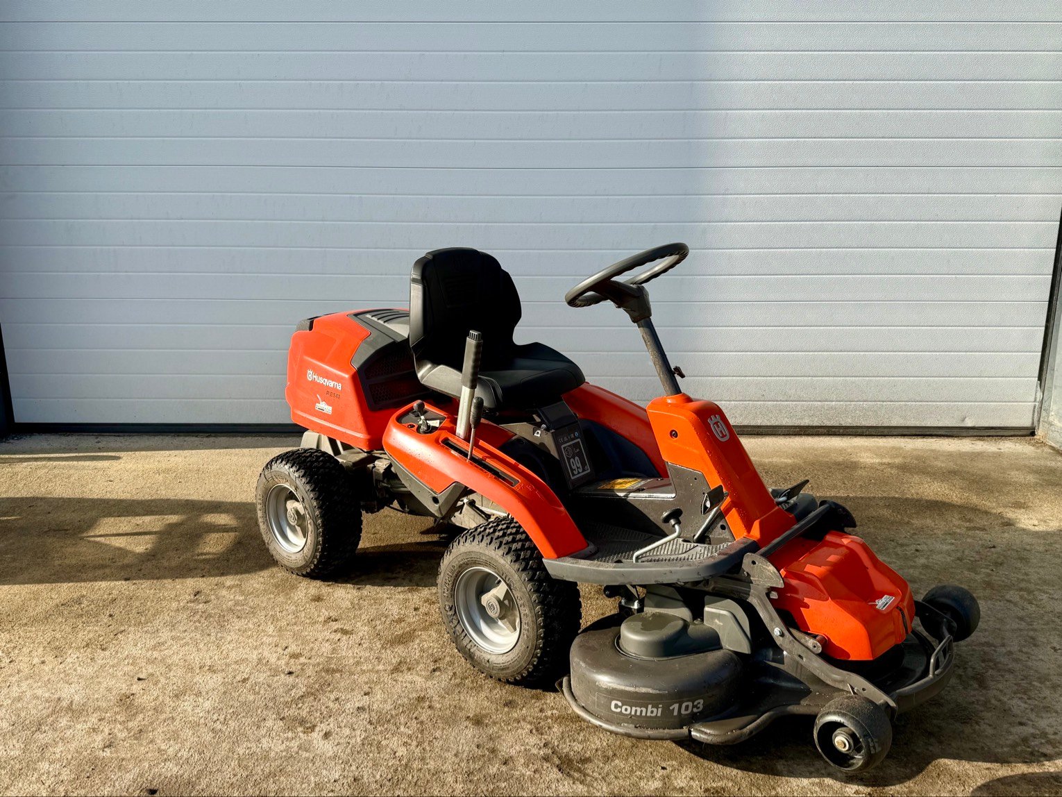 Tondeuse autoportée Husqvarna R214T
