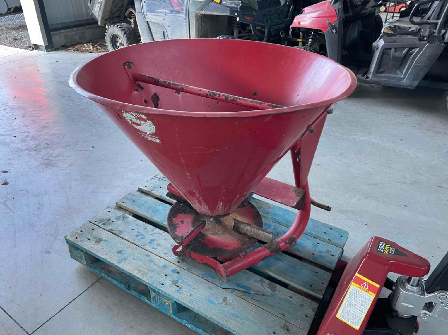 Distributeur d'engrais Suire 150