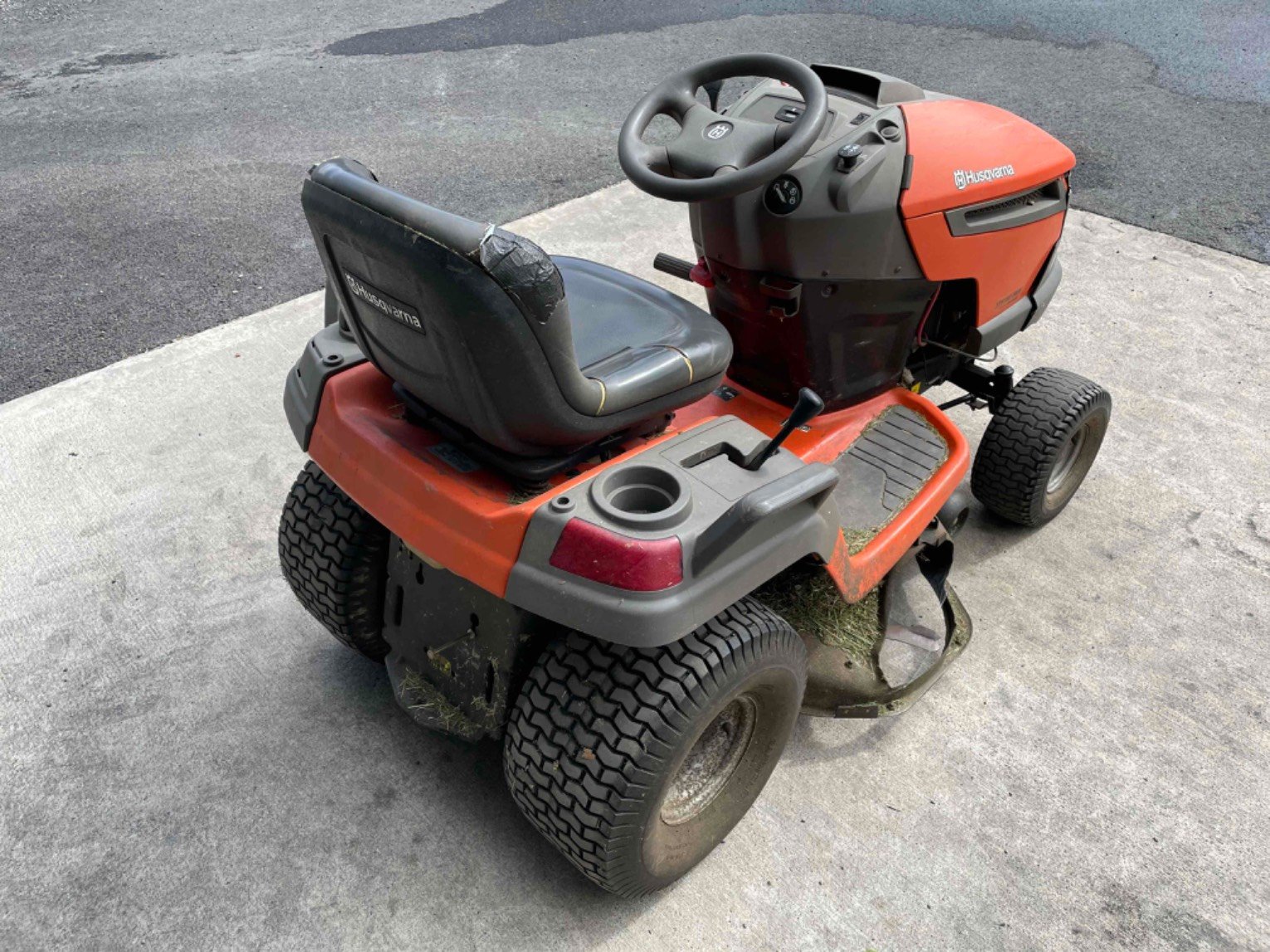 Tondeuse autoportée Husqvarna YTH150 TWIN