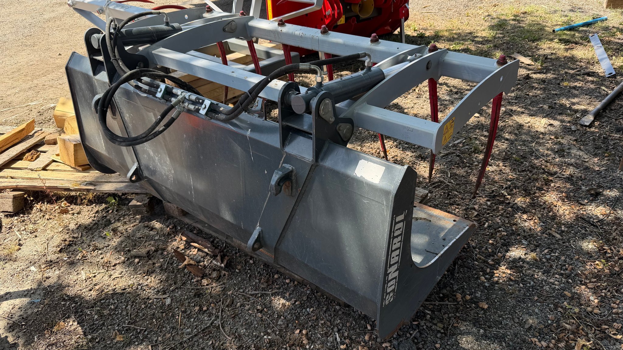 Godet multi-services MC Agri LKSNR1800/2EUR