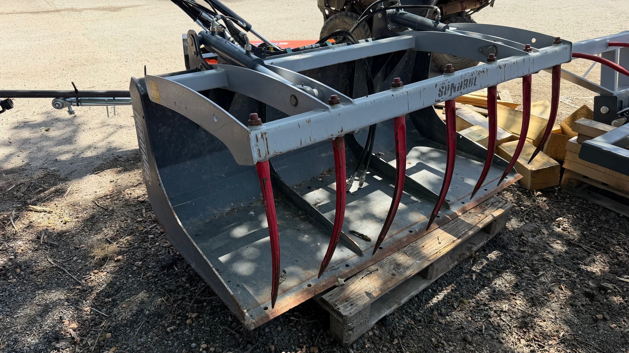 Godet multi-services MC Agri LKSNR1800/2EUR