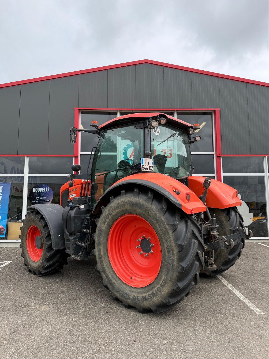 Tracteur agricole Kubota M7131