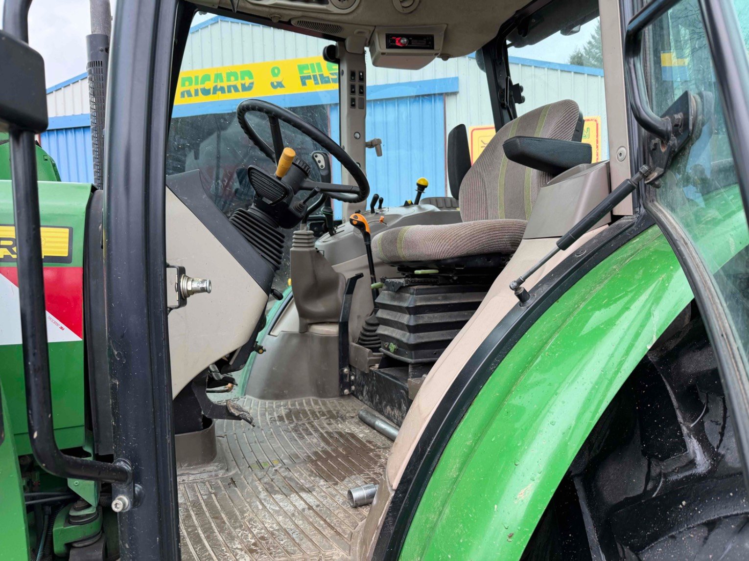 Tracteur agricole John Deere 5090M