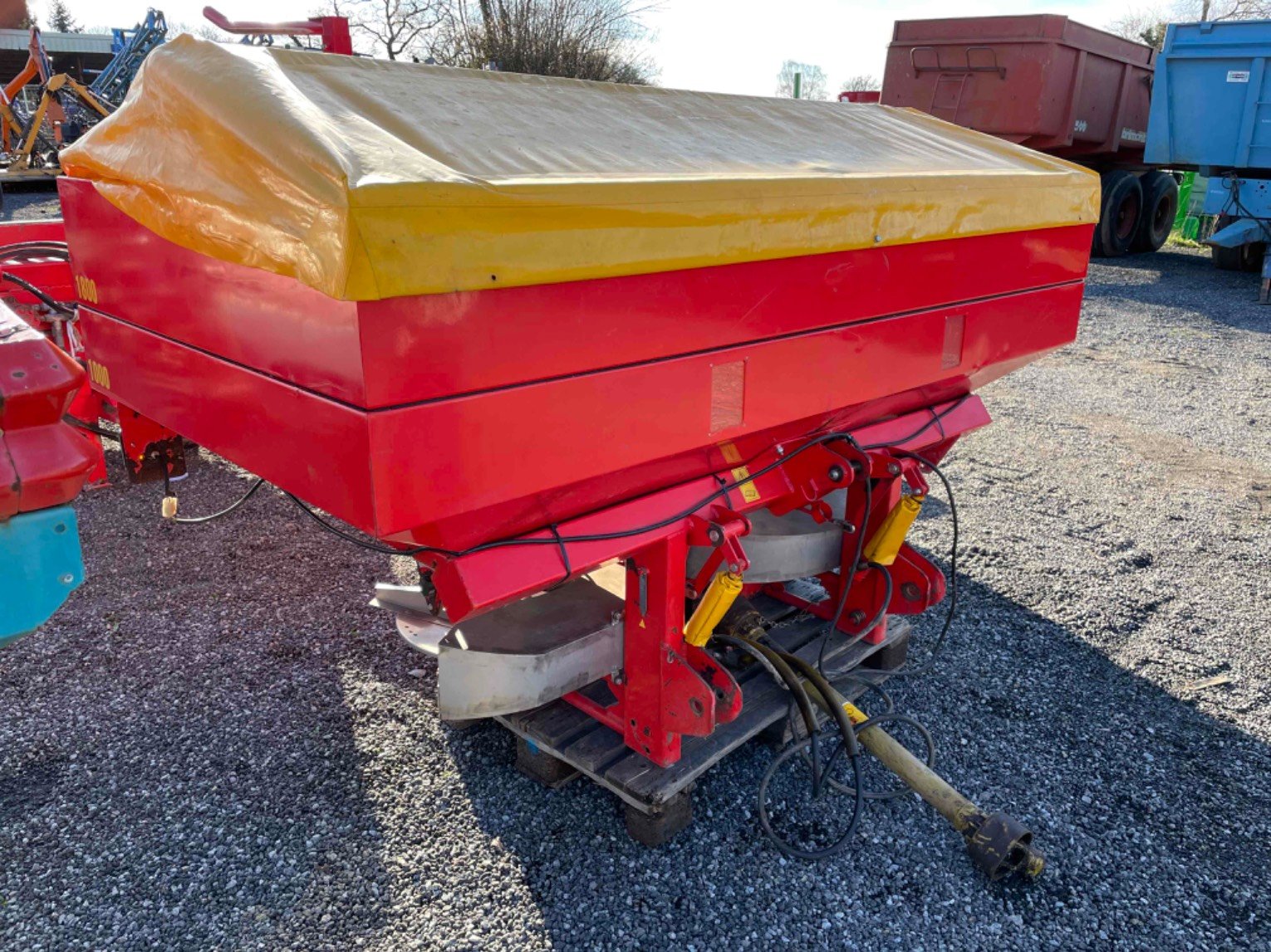 Distributeur d'engrais Agram JETSPREAD281