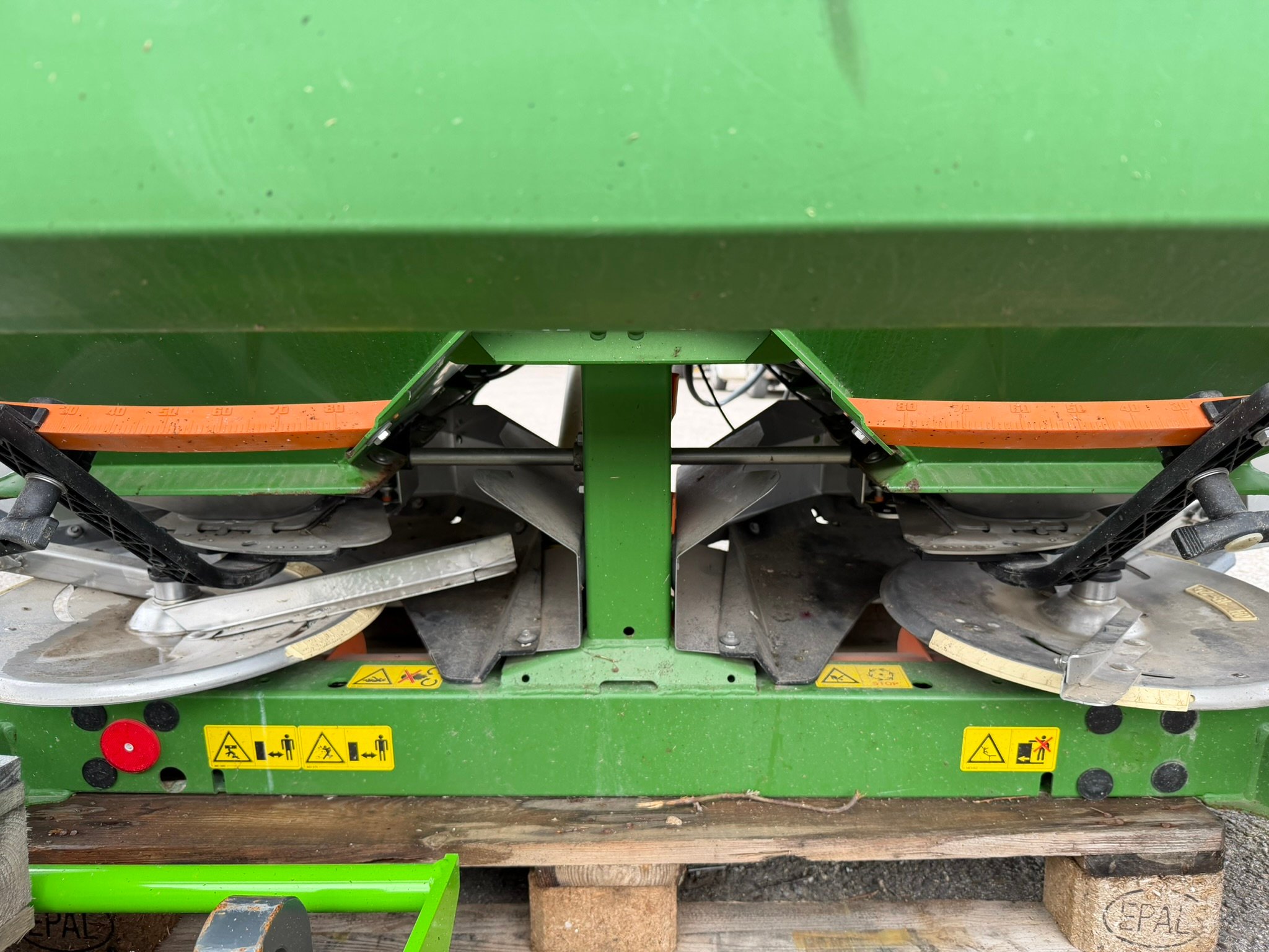 Distributeur d'engrais Amazone DISTRIBUTEUR