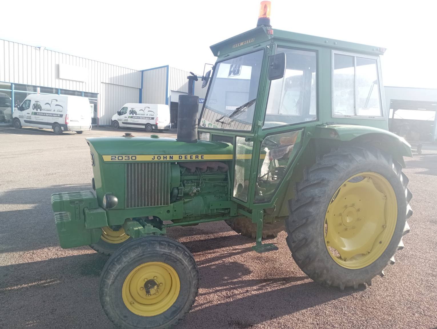 Tracteur agricole John Deere 2030