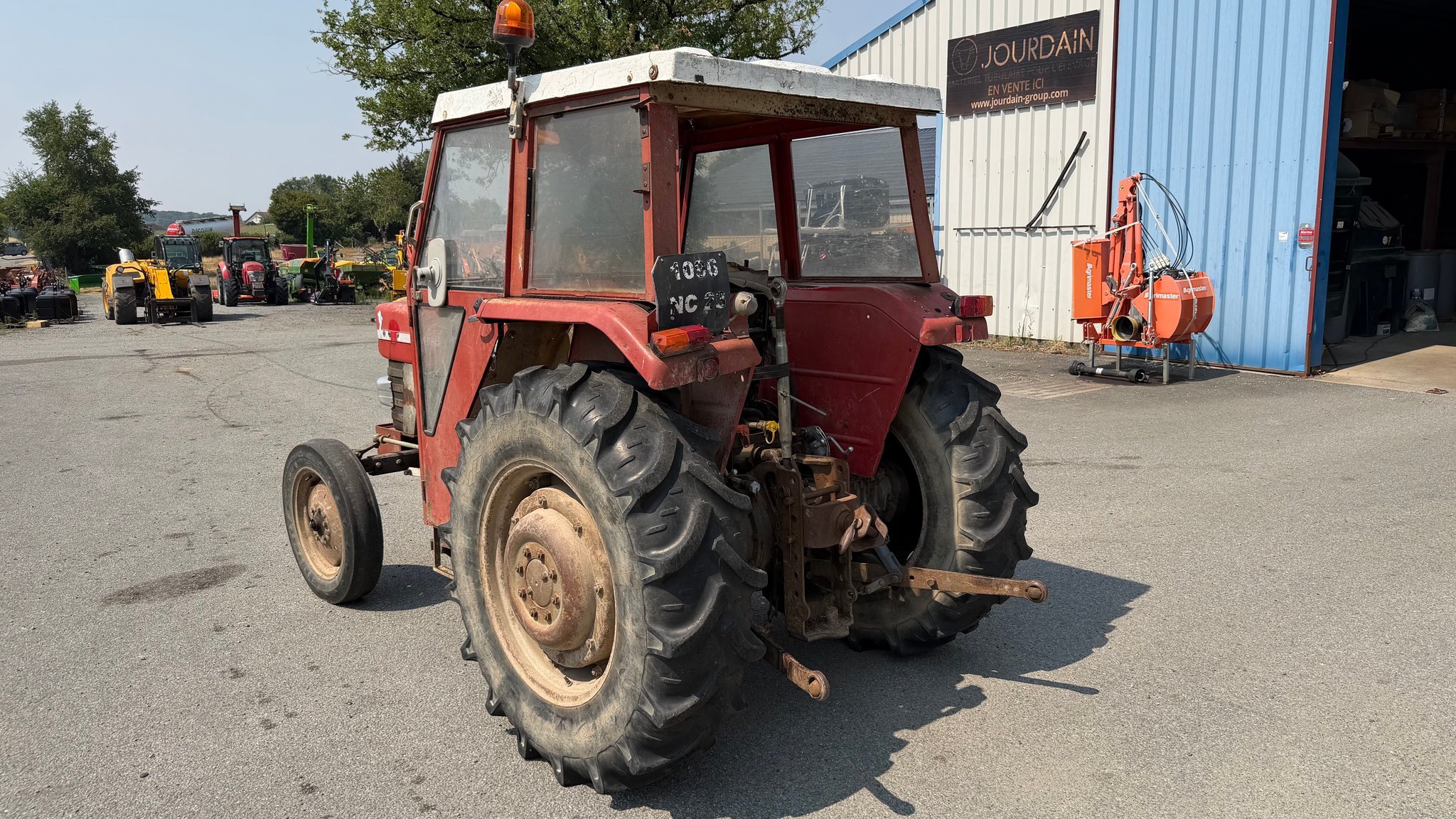 Tracteur agricole Massey Ferguson MF158