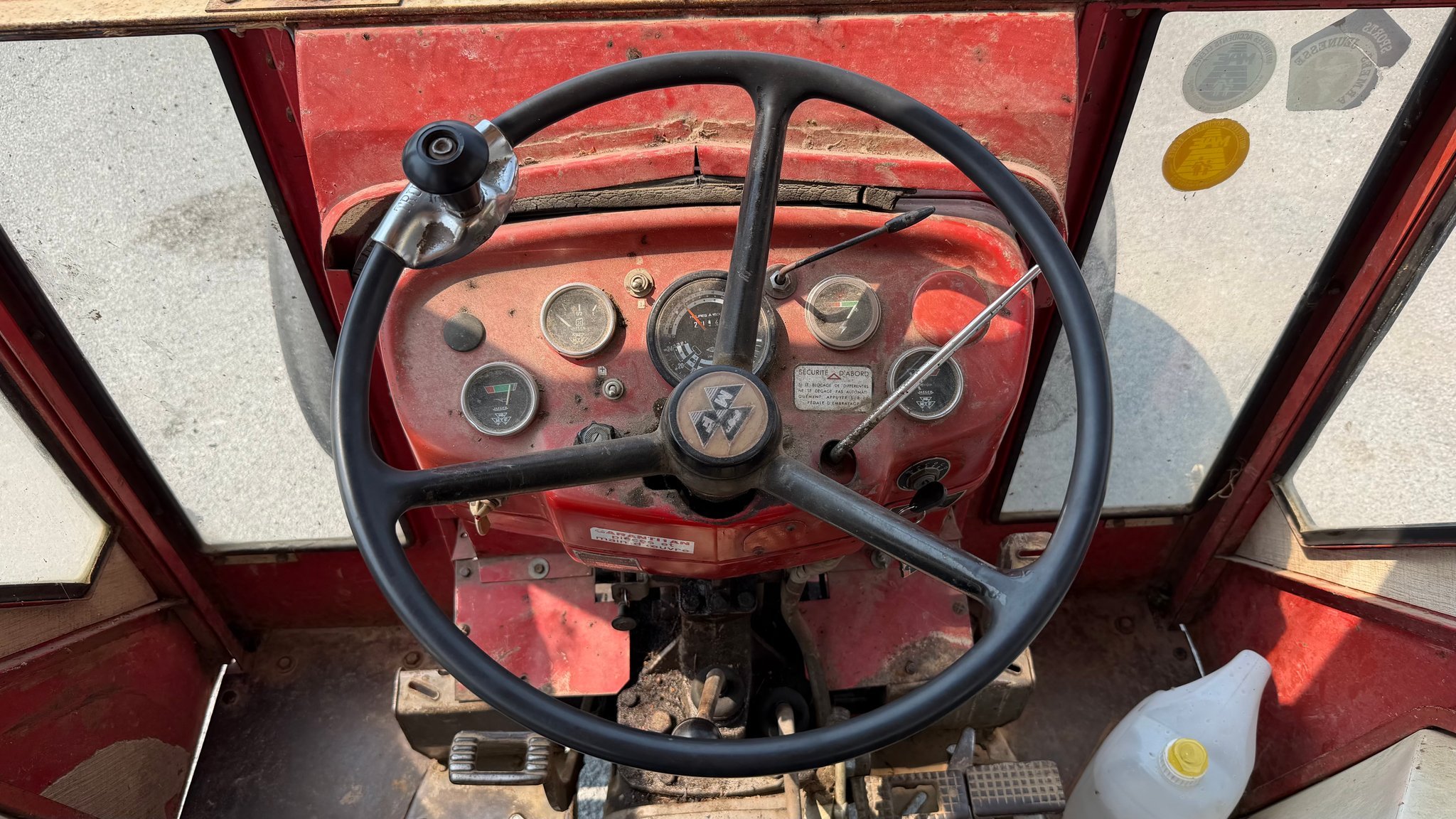 Tracteur agricole Massey Ferguson MF158