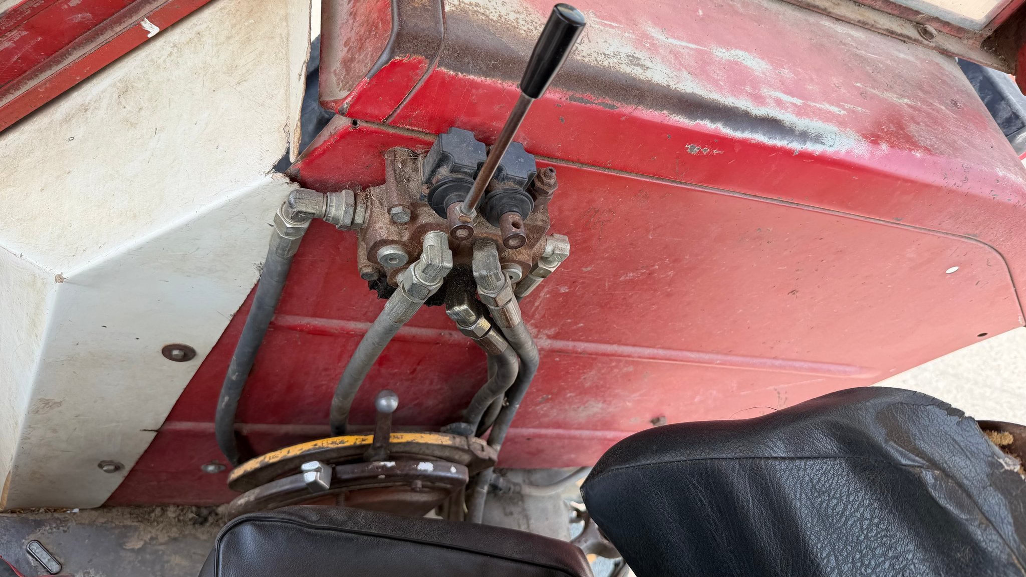 Tracteur agricole Massey Ferguson MF158