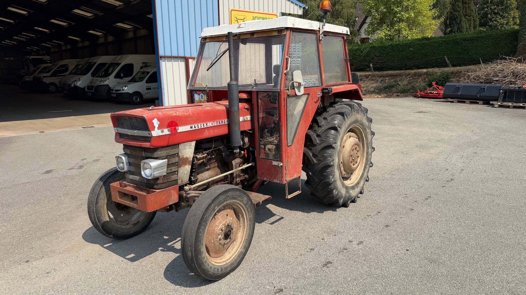 Tracteur agricole Massey Ferguson MF158