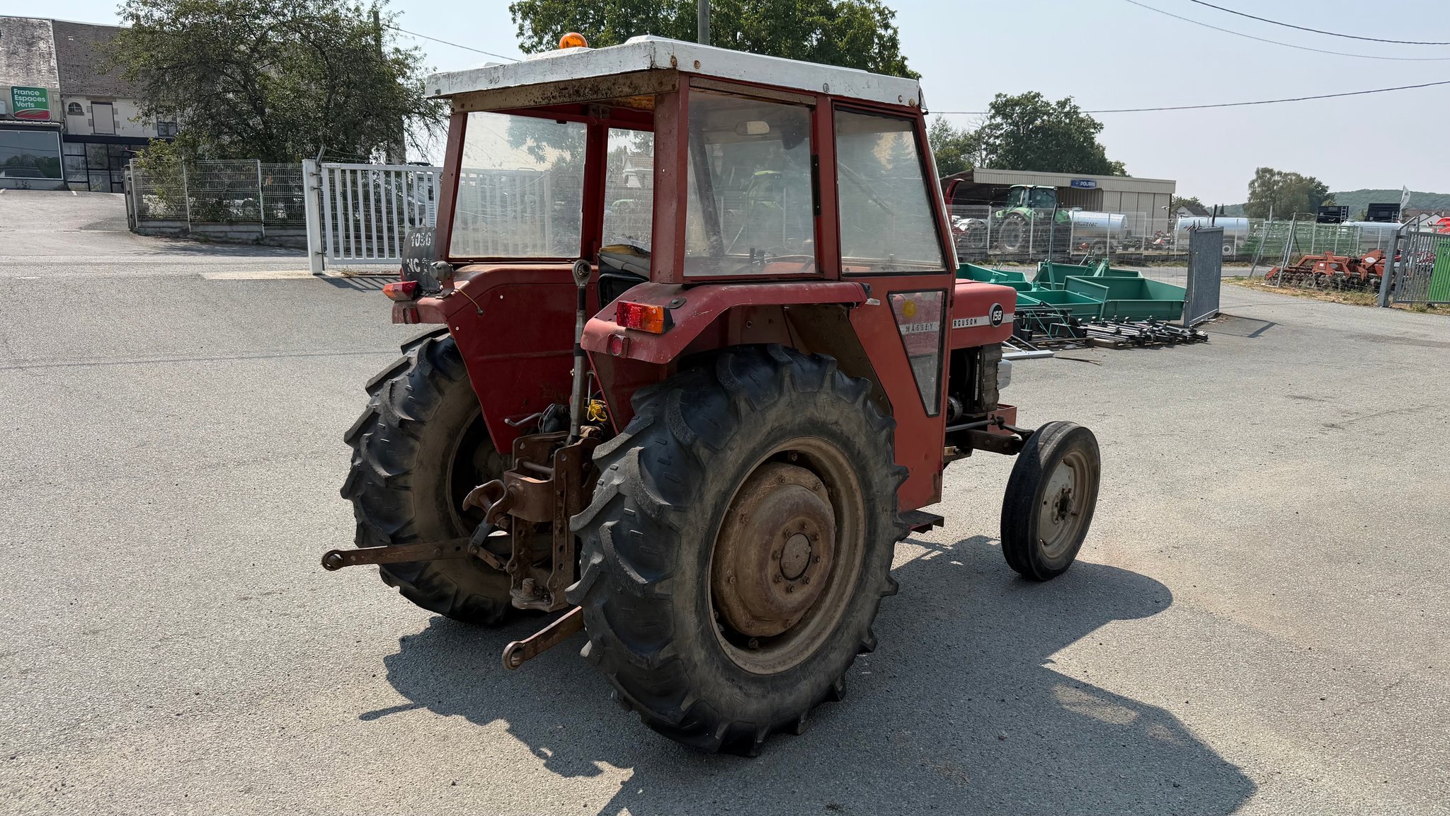Tracteur agricole Massey Ferguson MF158