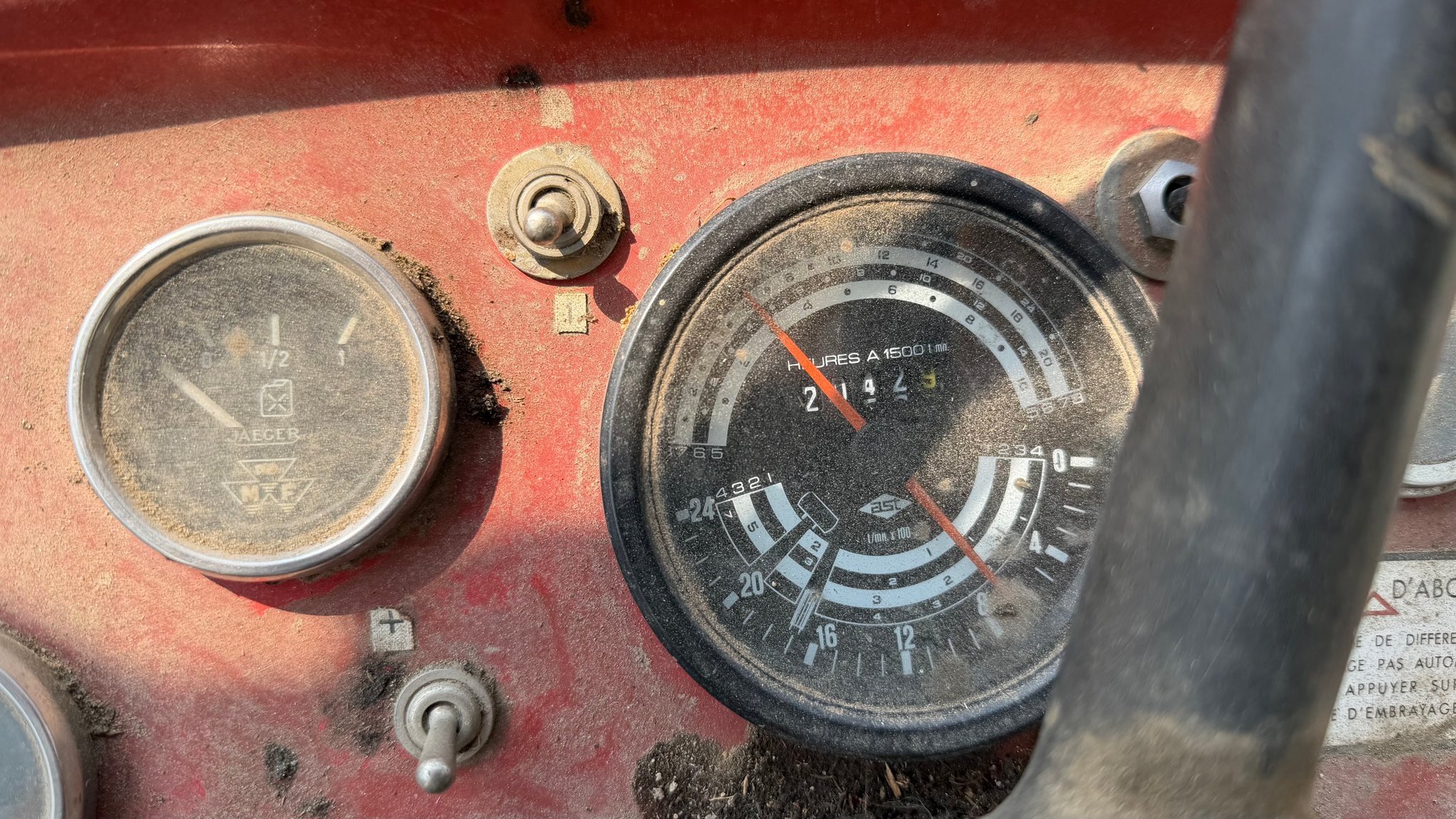Tracteur agricole Massey Ferguson MF158