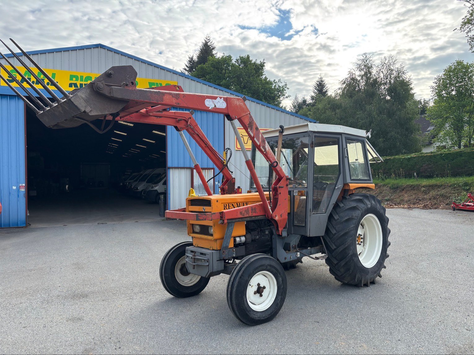 Tracteur agricole Renault R7461